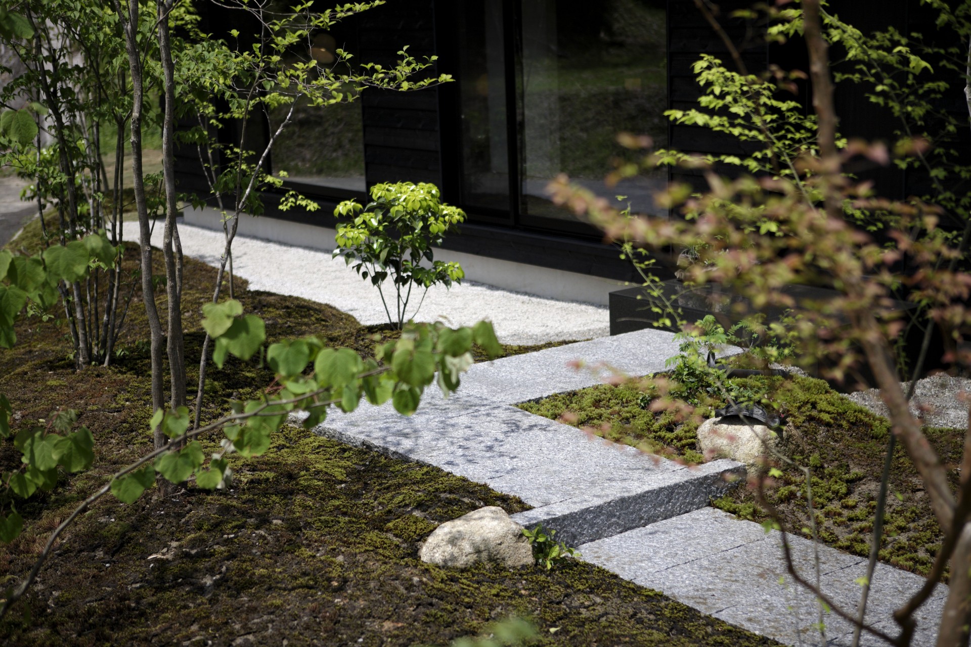 Casa Amareに住む100年 日本的なガーデニング 庭いじりを満喫する家 に住む家族の話 Casa