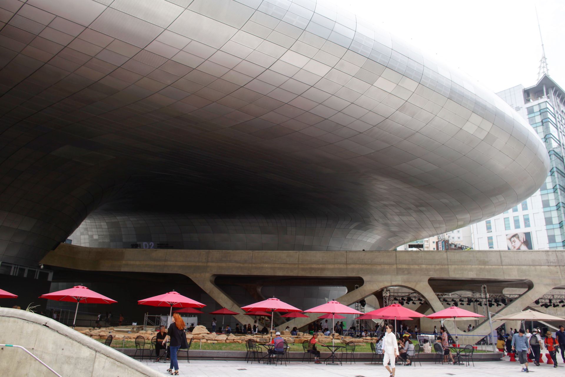 韓国 ソウルにあるザハ ハディド設計の建築 東大門デザインプラザ Ddp Casa