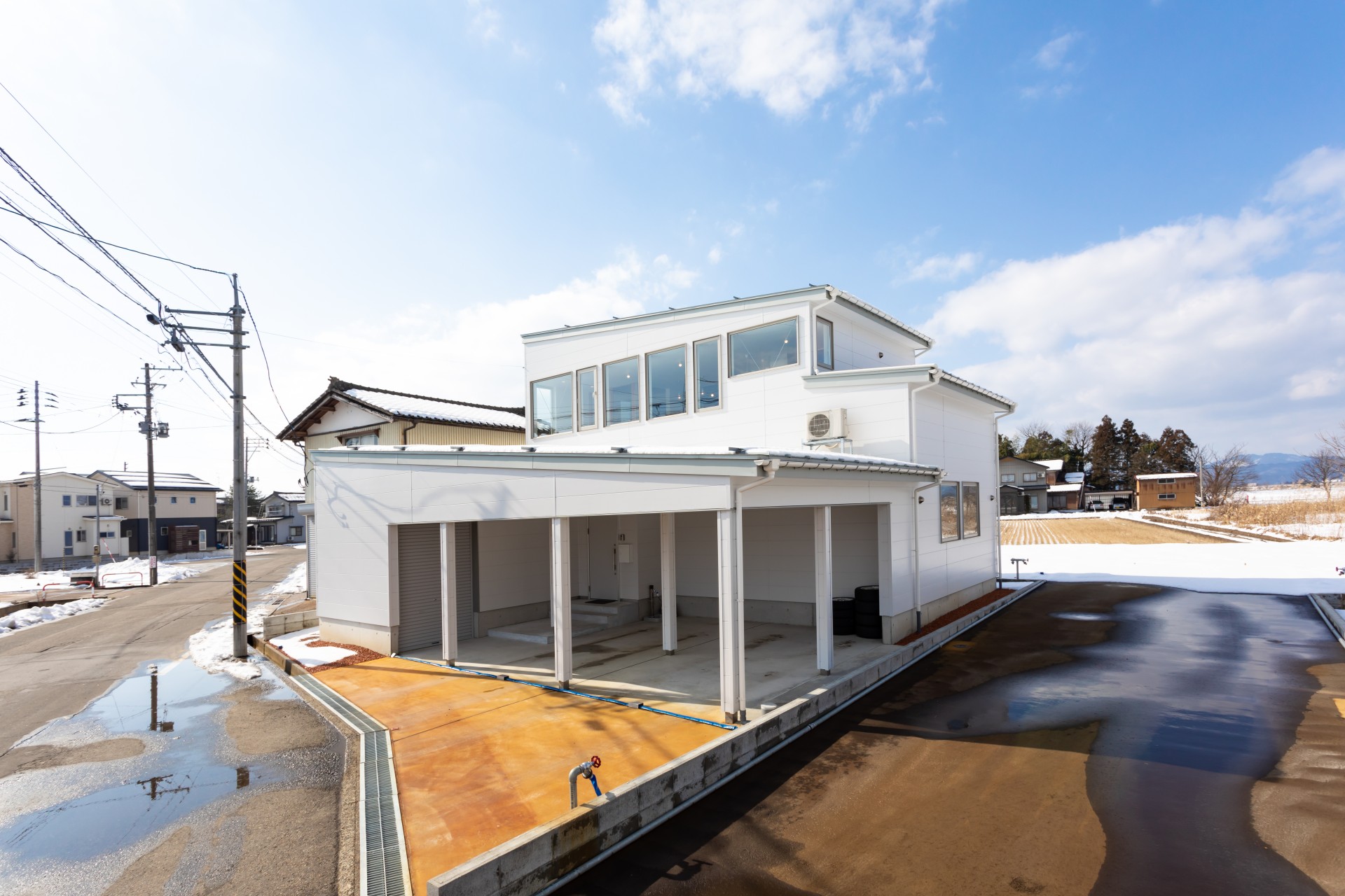 晴れの少ない地域に建てられた光を家族のもとへ届ける 浮かんだ家 Casa