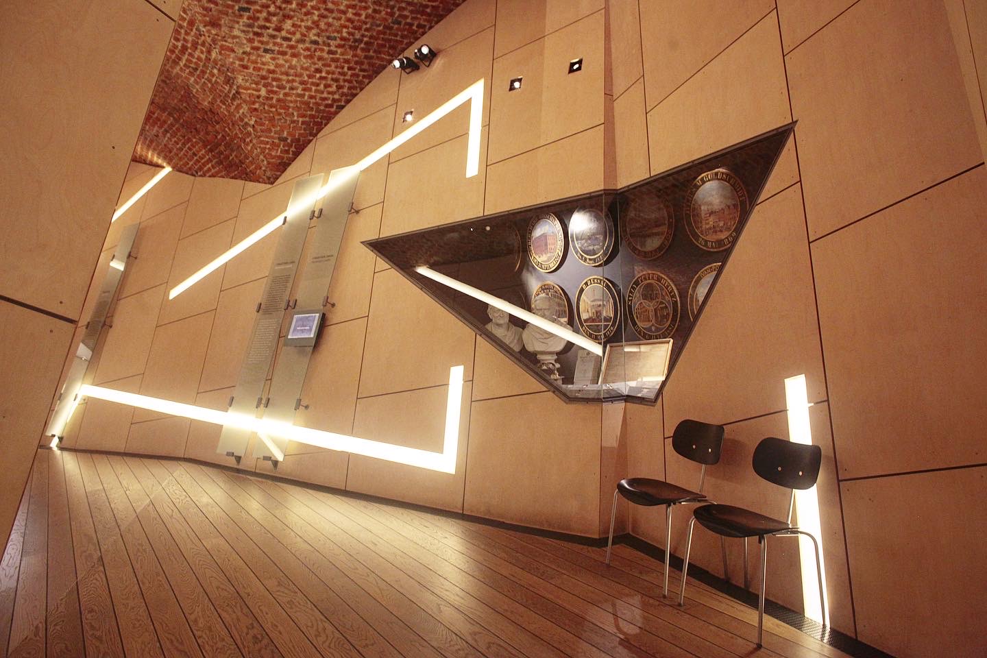 ダニエル リベスキンドによる脱構築主義のインテリアが美しい デンマーク ユダヤ博物館 Casa