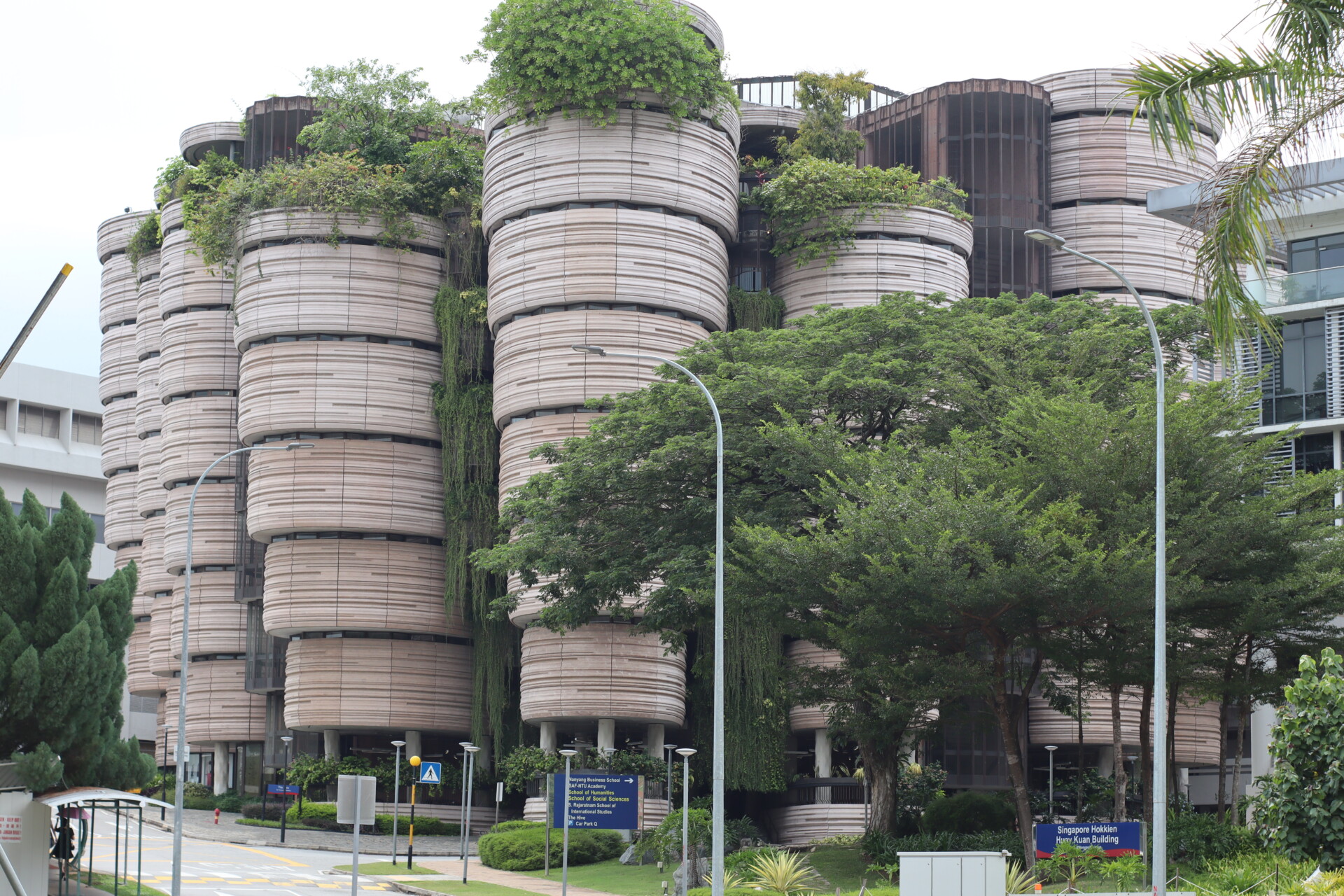 新進気鋭の建築家トーマス ヘザーウィックが手がけるシンガポールの大学キャンパス Lerning Hub Casa