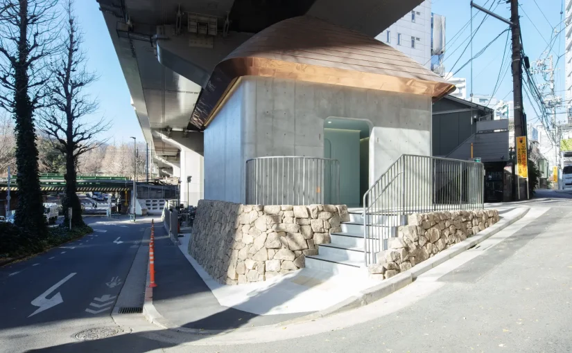 「THE TOKYO TOILET」プロジェクト、マーク・ニューソンによるデザインの裏参道公衆トイレ