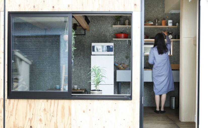 「mobile casa（モバイル・カーサ）」は、居住性が高くミニマルな生活が可能なタイニーハウス