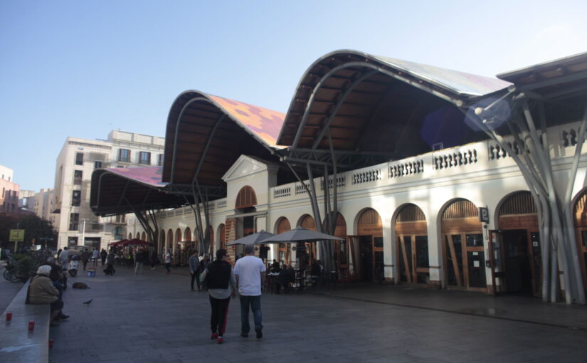 建築家エンリック・ミラーレスによる遺作。スペイン・バルセロナの「サンタ・カテリーナ市場」