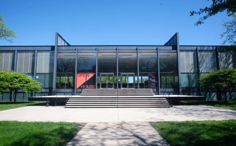 ミース・ファン・デル・ローエが立ち並ぶイリノイ工科大学にある「クラウンホール」の全貌とは？