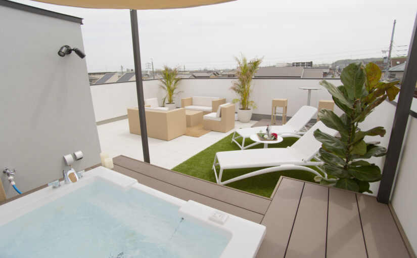 「casa sky（カーサ・スカイ）」で屋上リゾート空間と上質インテリアが織り成す究極のリゾートライフ！