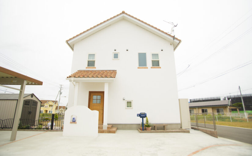南欧風の規格住宅「casa carina（カーサ・カリーナ）」と共に育つ家族の物語