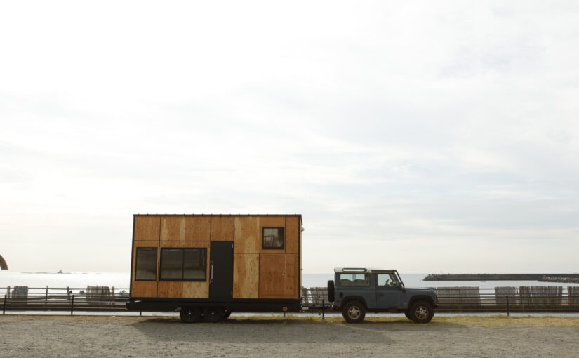 カーサ・プロジェクト × 松尾建設 × YADOKARIで完成したトレーラーハウス「mobile casa（モバイル・カーサ）」の使用例6選！