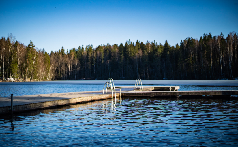 スモークサウナも楽しめる！フィンランドらしい美しい湖と森に囲まれた公衆サウナ「クーシヤルヴィ」