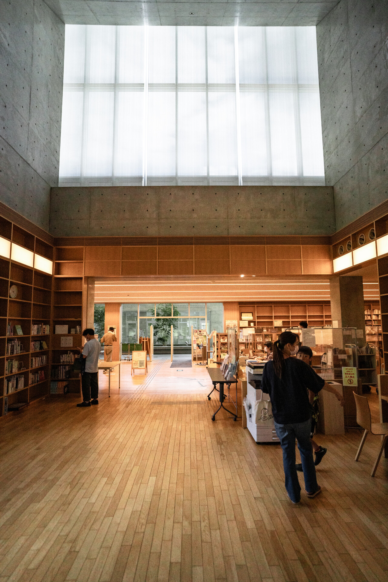 十和田市民図書館