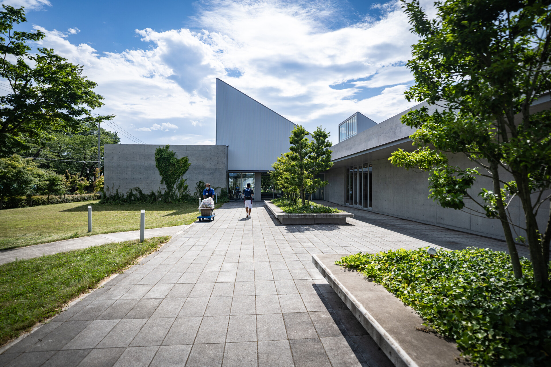 十和田市民図書館