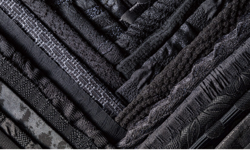 川島織物セルコンのミラノデザインウィーク2024で黒一色の無限空間で展示する「百の黒 － A Hundred Black － 」
