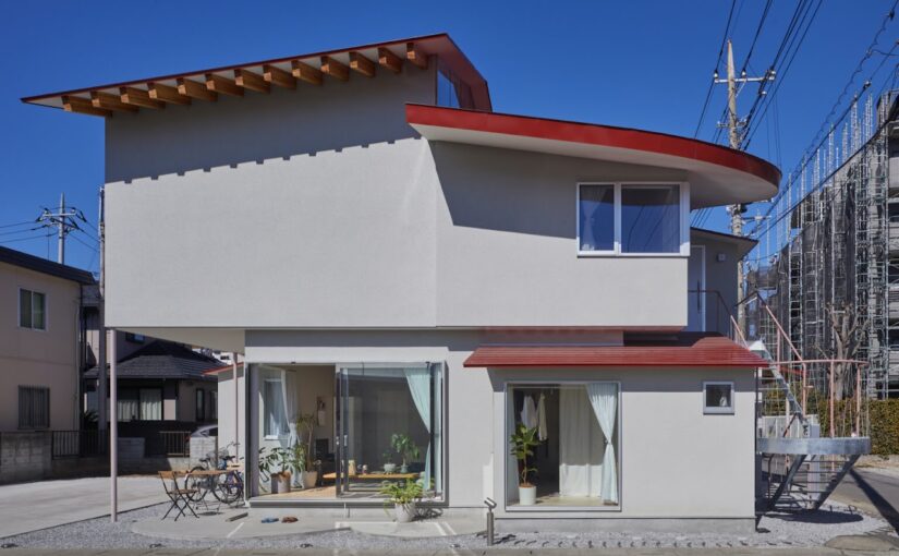 暮らしと舞踊が共鳴する家──建築家・工藤浩平が手掛けた「バレエ教室のある家」