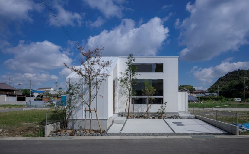 固定観念を打ち破り、広くない土地にも家を建てられる「伸び、外とを結ぶ平屋」