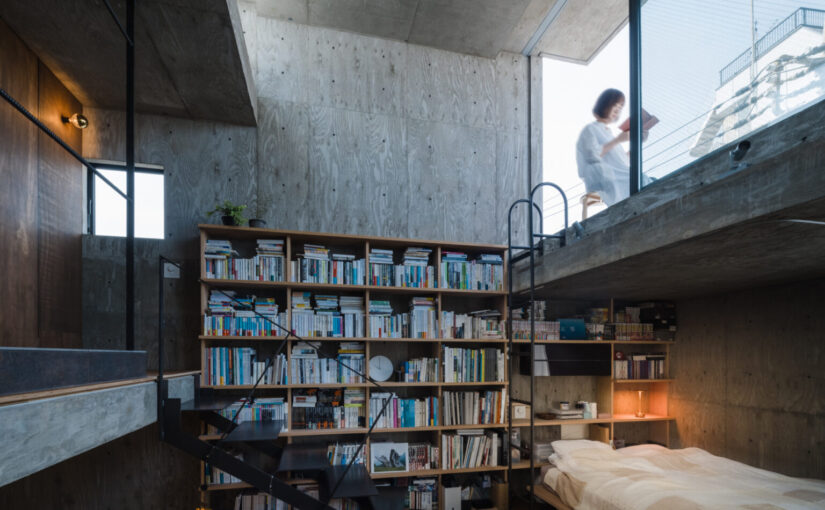 都市の小さな敷地に生まれた大らかな暮らしの器。建築家・五十嵐理人の自邸「家の躯体」