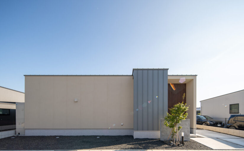 中庭とそれを囲むような空間で、プライベートと開放感を両立した平屋の住まい