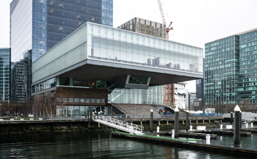 水面に浮かぶガラスの箱舟。ディラー・スコフィディオ＋レンフロが手掛けた「ボストン現代美術館」