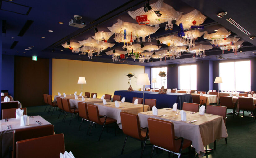 「MOON GLOW（ムーングロー）」の天井装飾