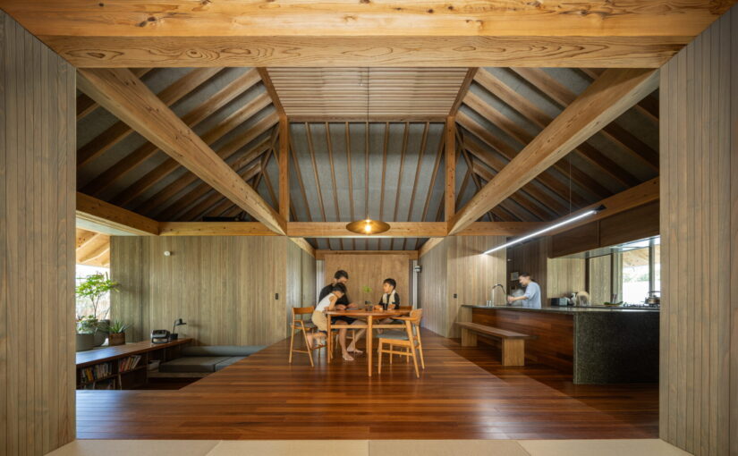 奄美大島に自邸を構えた建築家・酒井一徳が語る、自然とともに生きる設計哲学