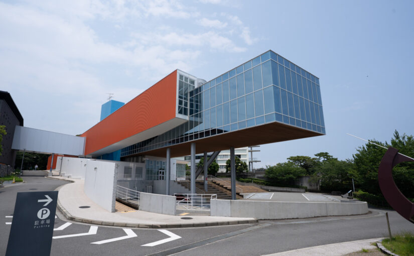 海を望む断崖に立つ、龍馬と建築の対話。ワークステーション設計「高知県立坂本龍馬記念館」