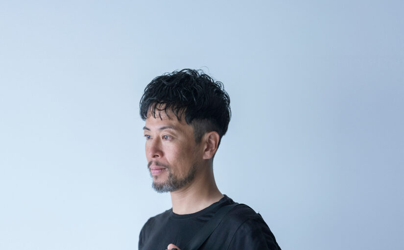 自然と人が調和する暮らしを設計する──建築家・堤庸策が選んだ、オフグリッドという生き方