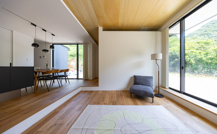 2つの庭とピットリビングがつくる、建築家が提案する光と居場所のデザイン「おもてなしと安らぎの暮らし」