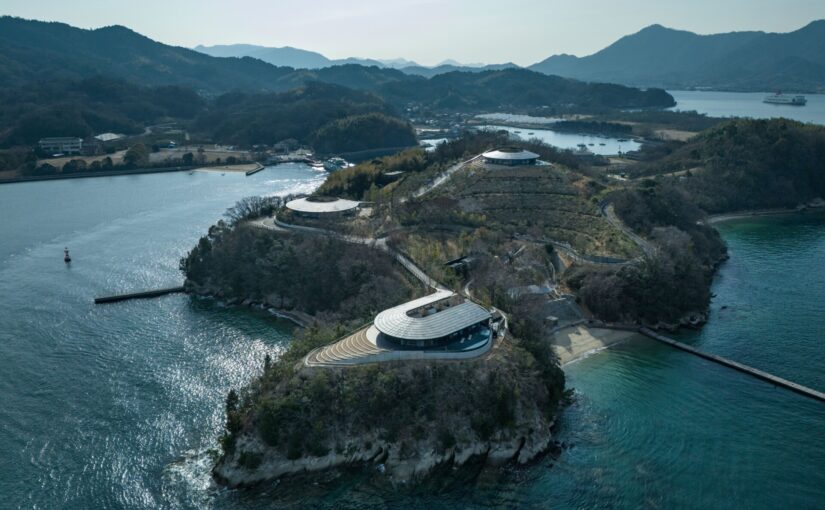 ビャルケ・インゲルス率いるBIGによる建築「NOT A HOTEL SETOUCHI」が瀬戸内海に浮かぶ佐木島に開業！