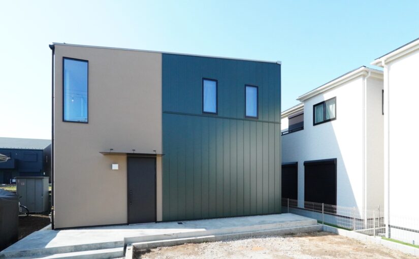 旗竿地のアプローチが表情を変える、建築家が手がけたサウナのある住まい「ととのう家」