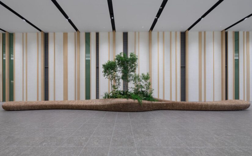 コクヨとVUILDが共創した大型ベンチ「GGO Biomorphic Lobby Furniture」がイタリアの国際デザイン賞「A’ Design Award 2026」金賞を受賞