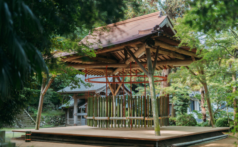長崎県大村市で富松神社×スキーマ建築計画によるインスタレーション「循環する竹風鈴」が公開！